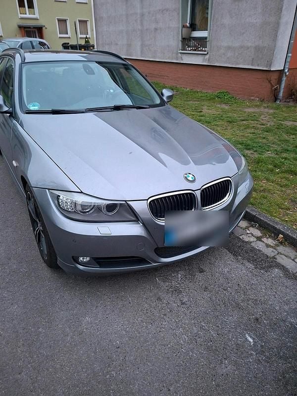 Gebraucht BMW 318 143 PS (105 kW) 2010 Grau Kombi