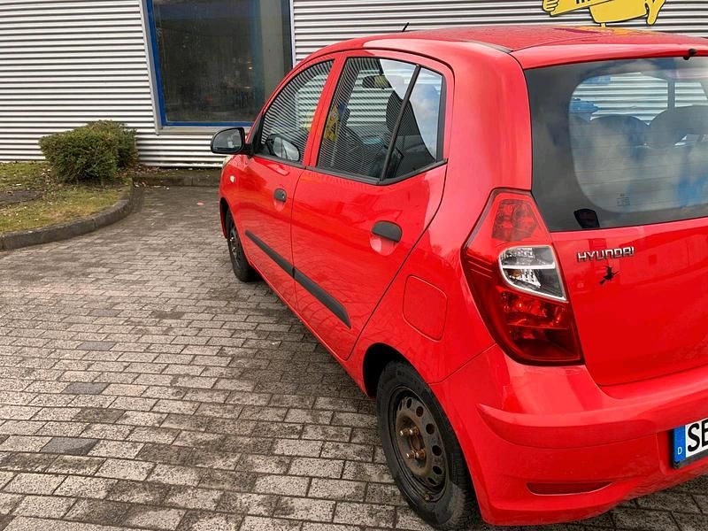Gebraucht Hyundai i10 69 PS (50 kW) 2011 Rot Kleinwagen