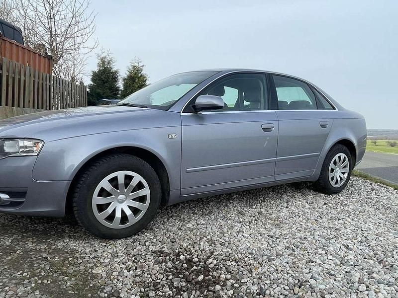 Gebraucht Audi A4 131 PS (96 kW) 2005 Akoyasilber metallic Limousine