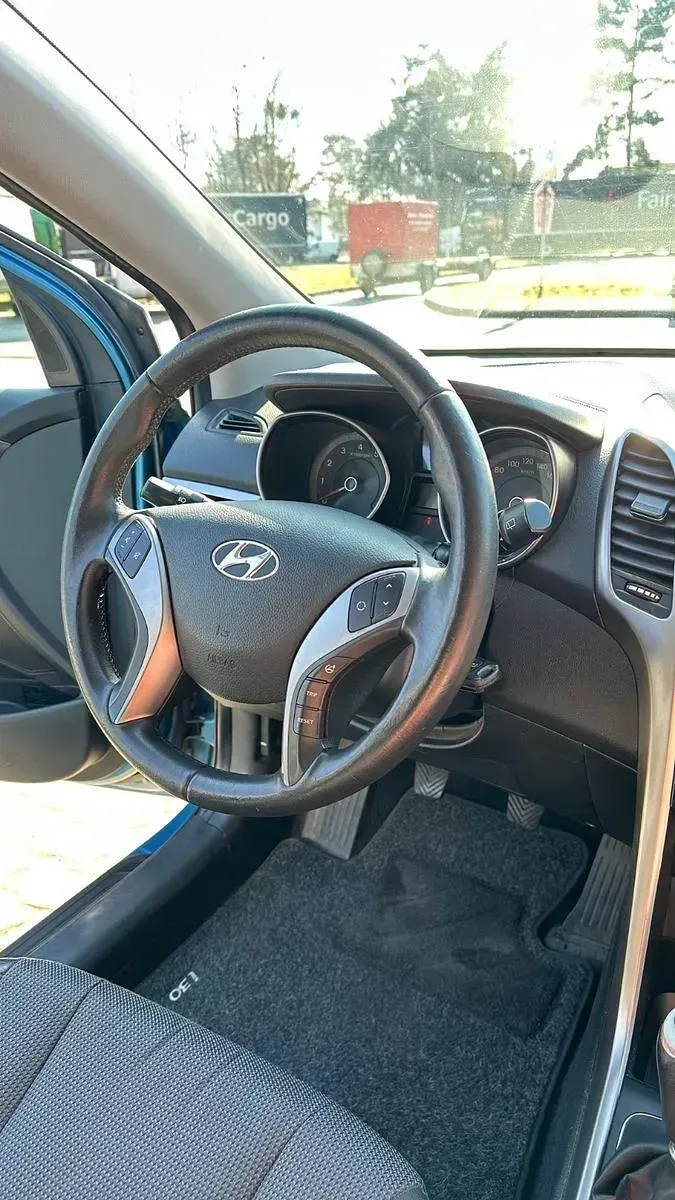 Gebraucht Hyundai i30 99 PS (72 kW) 2012 Blau Limousine