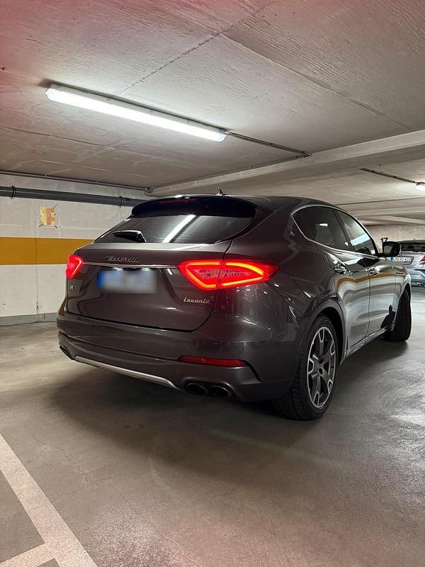 Gebraucht Maserati Levante 275 PS (202 kW) 2019 Grau SUV