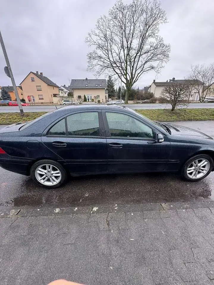 Gebraucht Mercedes 180 105 PS (77 kW) 2004 Limousine