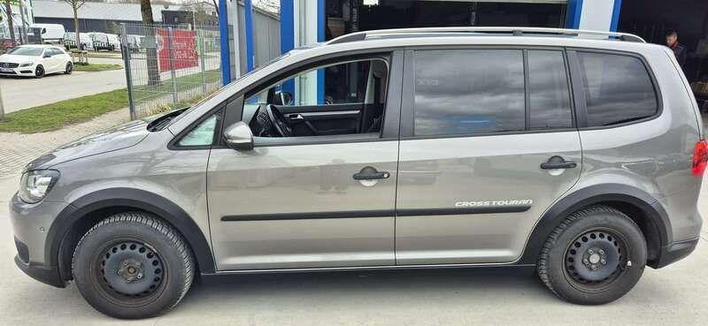 Grau Gebraucht 2011 VW Touran Cross Van / Kleinbus | 8.800 € (Fairer Preis) - Bild 1/4
