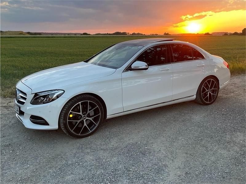Weiß Gebraucht 2015 Mercedes C400 Avantgarde Limousine | 27.300 € (Fairer Preis) - Bild 1/4