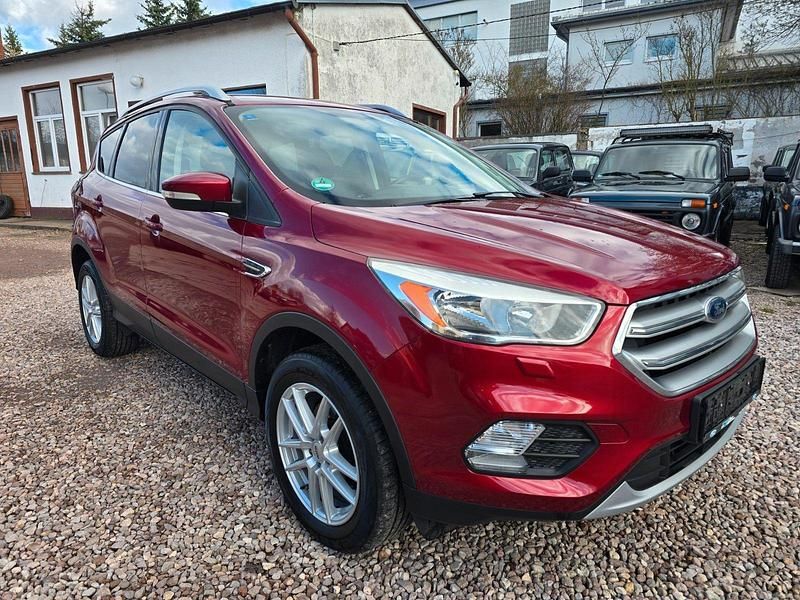 Gebraucht Ford Kuga Trend 120 PS (88 kW) 2017 Rot SUV