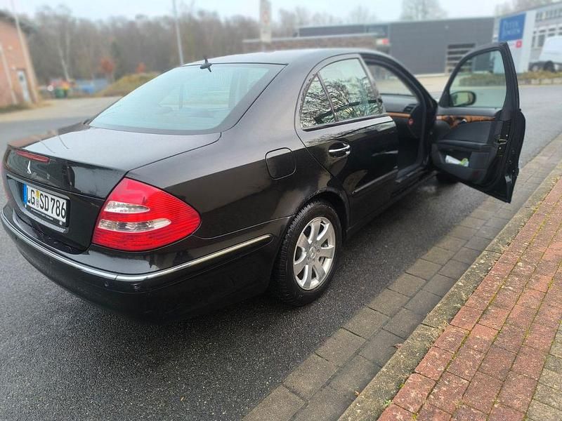 Gebraucht Mercedes E320 Elegance 204 PS (150 kW) 2005 Schwarz Limousine