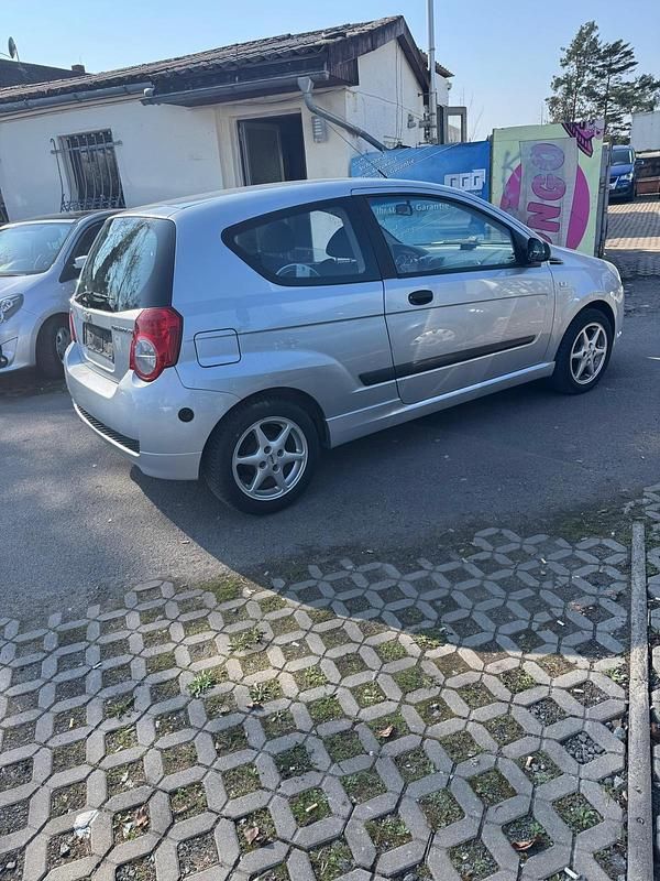 Gebraucht Chevrolet Aveo 81 PS (59 kW) 2009 Silber Kleinwagen