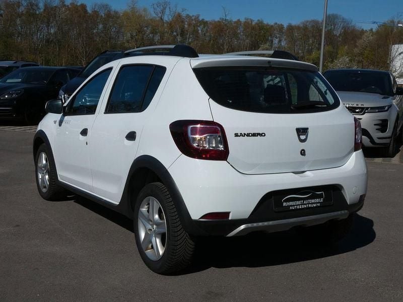 Gebraucht Dacia Sandero Stepway 90 PS (66 kW) 2015 Weiß Limousine