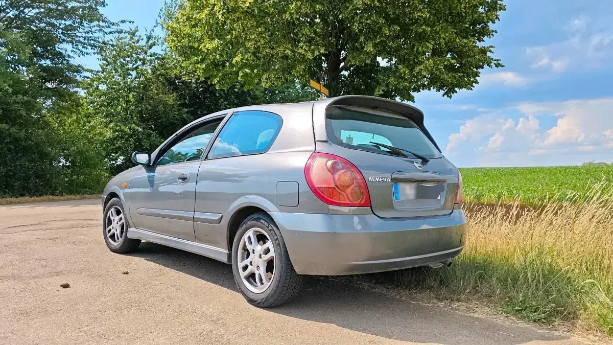 Gebraucht Nissan Almera 90 PS (66 kW) 2006 Grau Kleinwagen