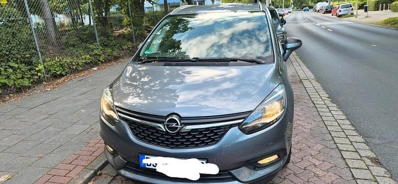 Grau Gebraucht 2017 Opel Zafira Tourer Van / Kleinbus | 11.500 € (Fairer Preis) - Bild 1/4