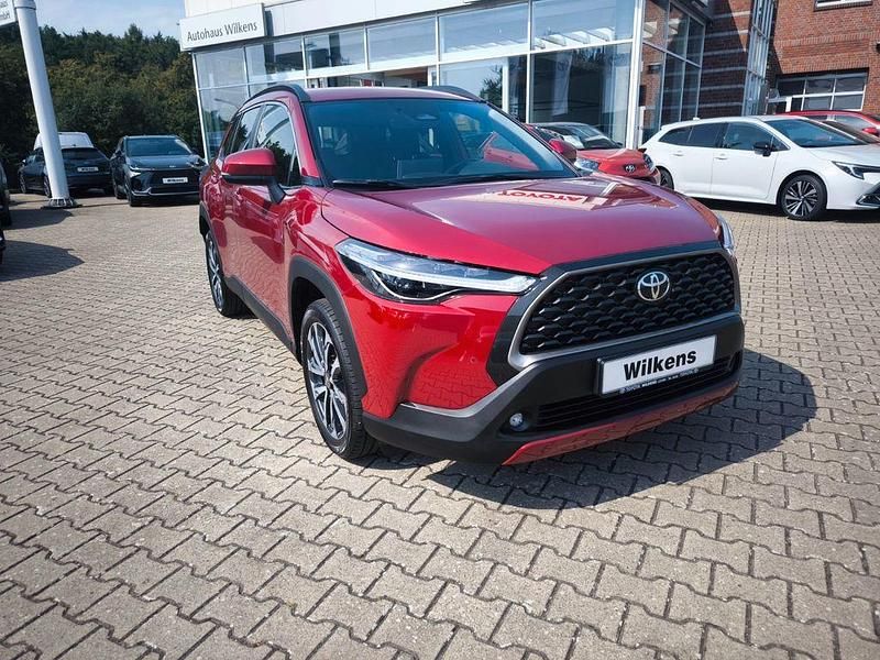 Rot Gebraucht 2024 Toyota Corolla Cross Team SUV | 35.900 € (Etwas zu teuer) - Bild 1/4