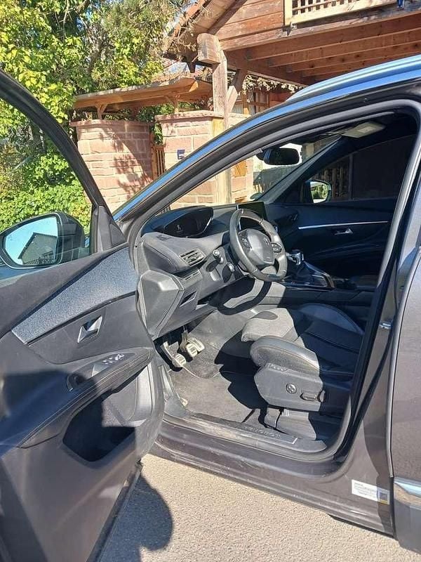 Gebraucht Peugeot 5008 Allure 150 PS (110 kW) 2017 Grau SUV