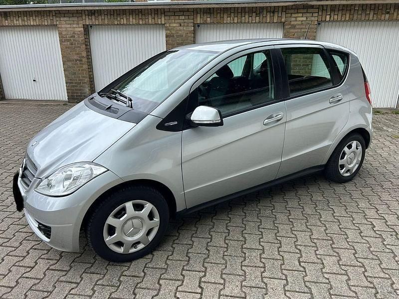 Silber Gebraucht 2011 Mercedes A160 Van / Kleinbus | 3.400 € (Guter Preis) - Bild 1/4