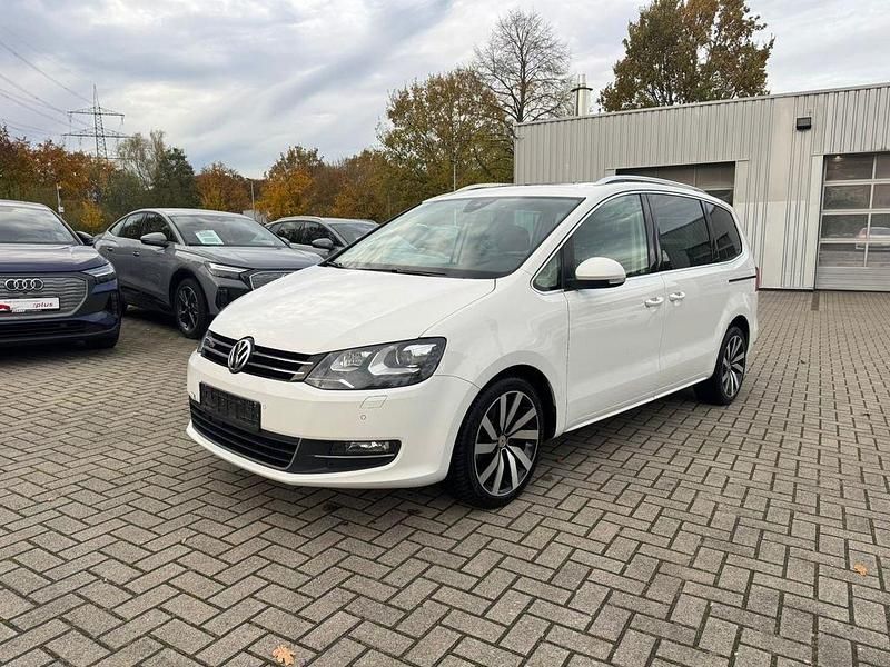 Weiß Gebraucht 2012 VW Sharan Highline Van / Kleinbus | 8.900 € (Etwas zu teuer) - Bild 1/4