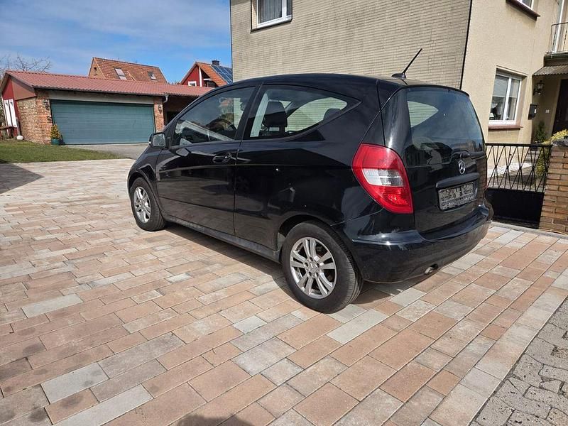 Gebraucht Mercedes A150 95 PS (69 kW) 2010 Schwarz Kleinwagen
