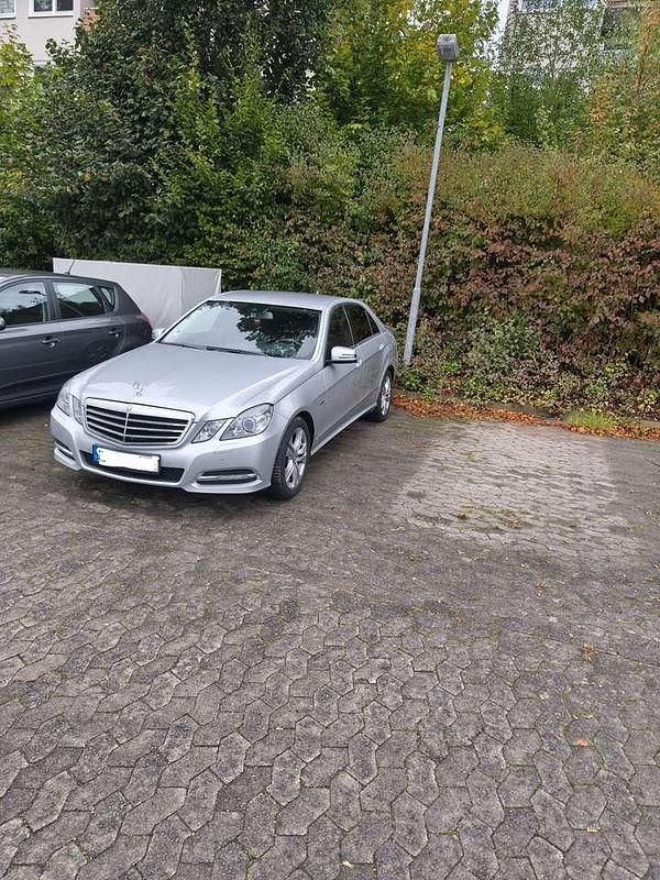 Gebraucht Mercedes E220 Avantgarde 170 PS (125 kW) 2011 Grau Limousine