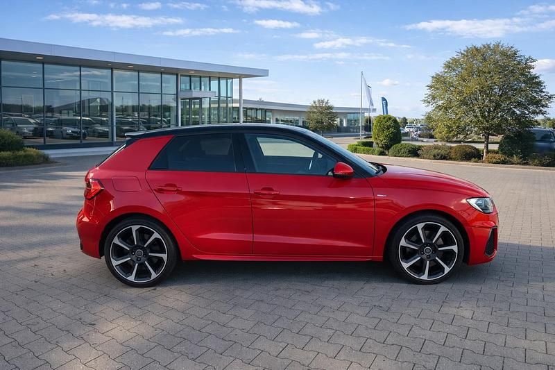 Gebraucht Audi A1 Ambiente 150 PS (110 kW) 2019 Rot SUV