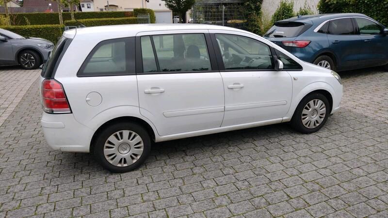 Weiß Gebraucht 2008 Opel Zafira Eco Van / Kleinbus | 1.500 € (Superpreis) - Bild 1/4