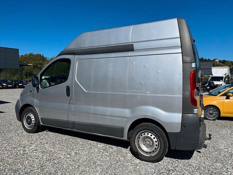 Gebraucht Opel Vivaro 114 PS (83 kW) 2007 Silber Van / Kleinbus