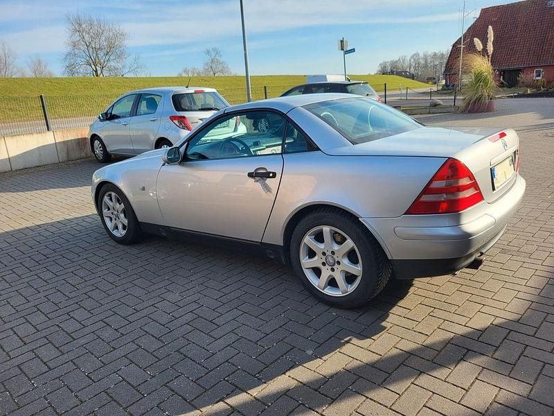 Gebraucht Mercedes SLK230 193 PS (141 kW) 1999 Silber Cabrio