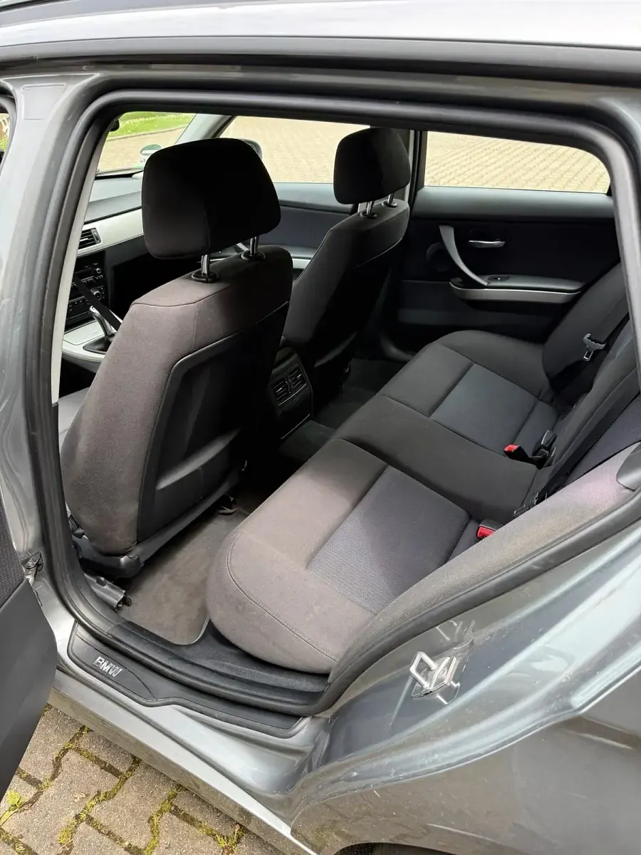 Gebraucht BMW 318 143 PS (105 kW) 2010 Grau Kombi