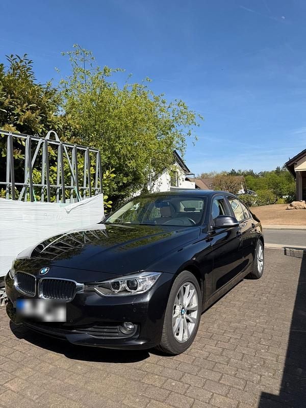 Second-hand BMW 320 184 CP (135 kW) 2015 Negru Berlinǎ