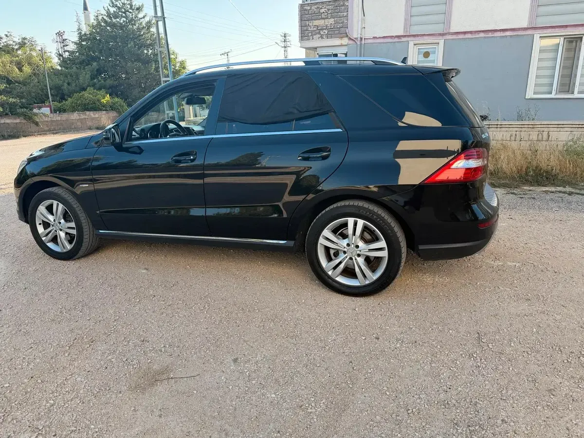 Gebraucht Mercedes ML250 205 PS (150 kW) 2012 Schwarz SUV