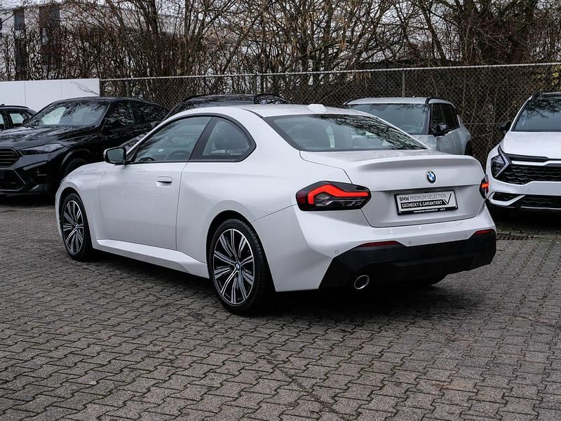 Gebraucht BMW 220 Sport Line 190 PS (139 kW) 2023 Weiß Coupé