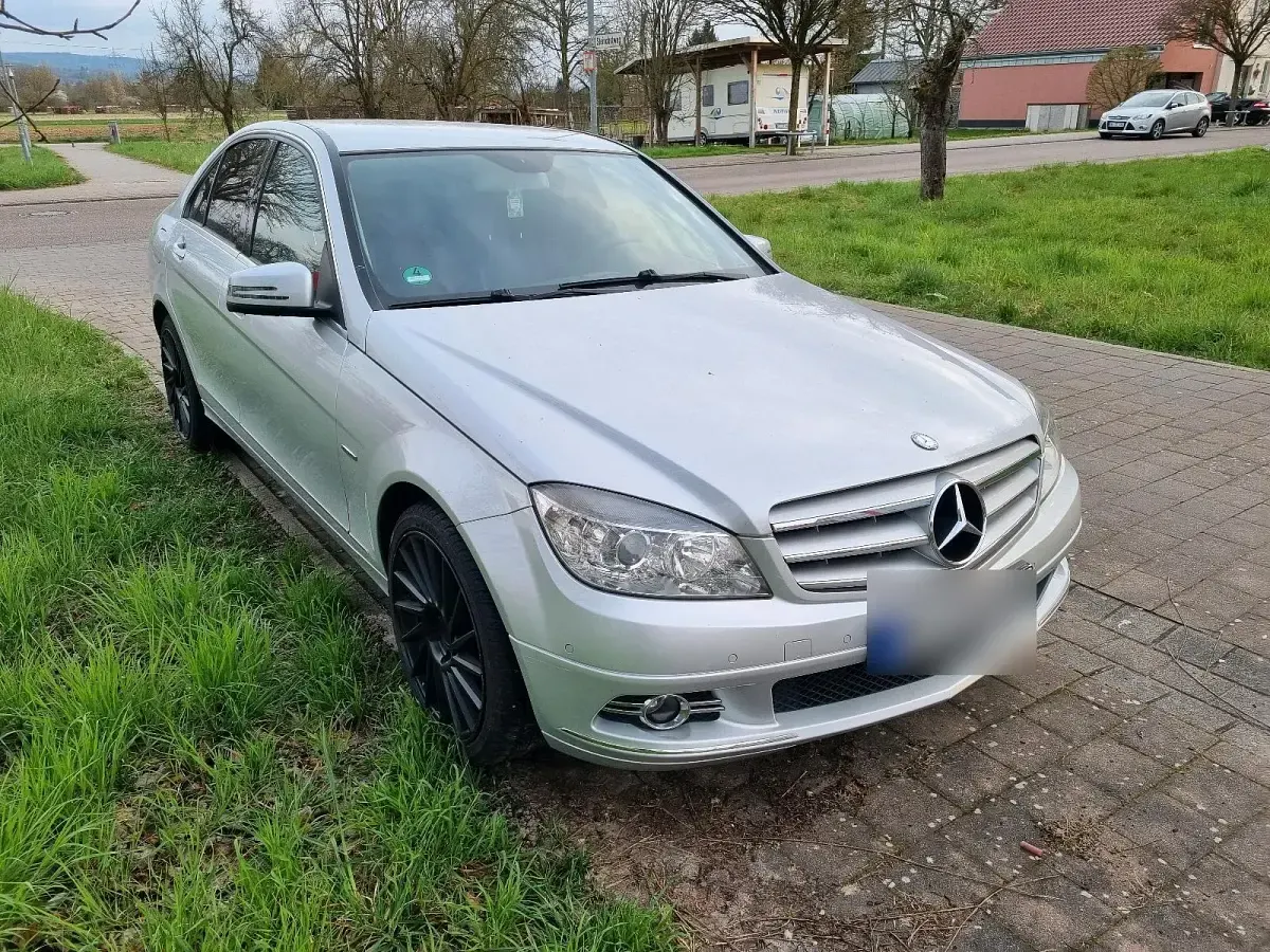 Gebraucht Mercedes C180 156 PS (114 kW) 2010 Silber Limousine