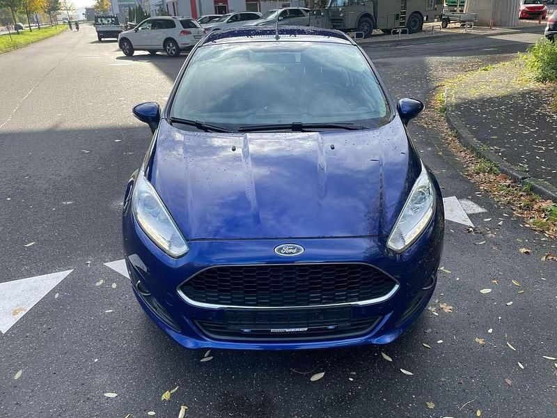 Gebraucht Ford Fiesta Celebration 101 PS (74 kW) 2016 Blau Kleinwagen
