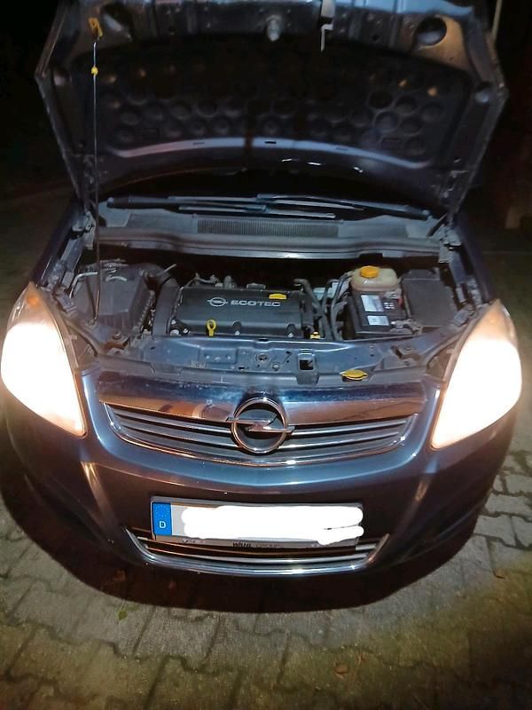 Gebraucht Opel Zafira 115 PS (84 kW) 2009 Andere farben Van / Kleinbus