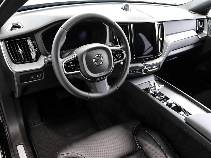 Neu Volvo XC60 Plus 349 PS (256 kW) 2025 Schwarz SUV