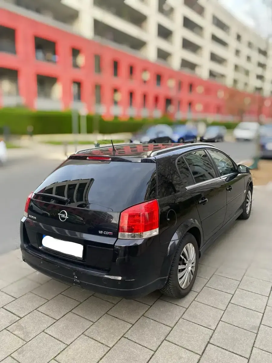 Używany Opel Signum 150 KM (110 kW) 2007 Czarny Hatchback