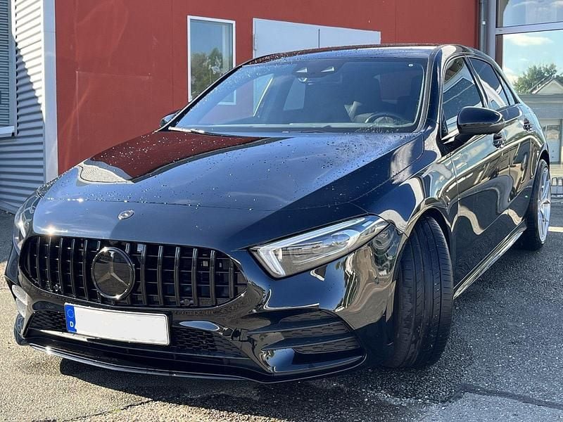 Schwarz Gebraucht 2023 Mercedes 250 Kleinwagen | 34.999 € - Bild 1/4