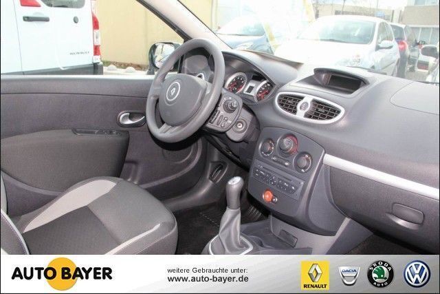 Gebraucht Renault Clio III Expression 75 PS (55 kW) 2010 Silber metallic Kleinwagen