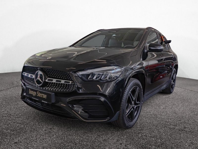 Schwarz kosmosschwarz metallic Gebraucht 2024 Mercedes GLA250 AMG SUV | 45.840 € (Teuer) - Bild 1/4