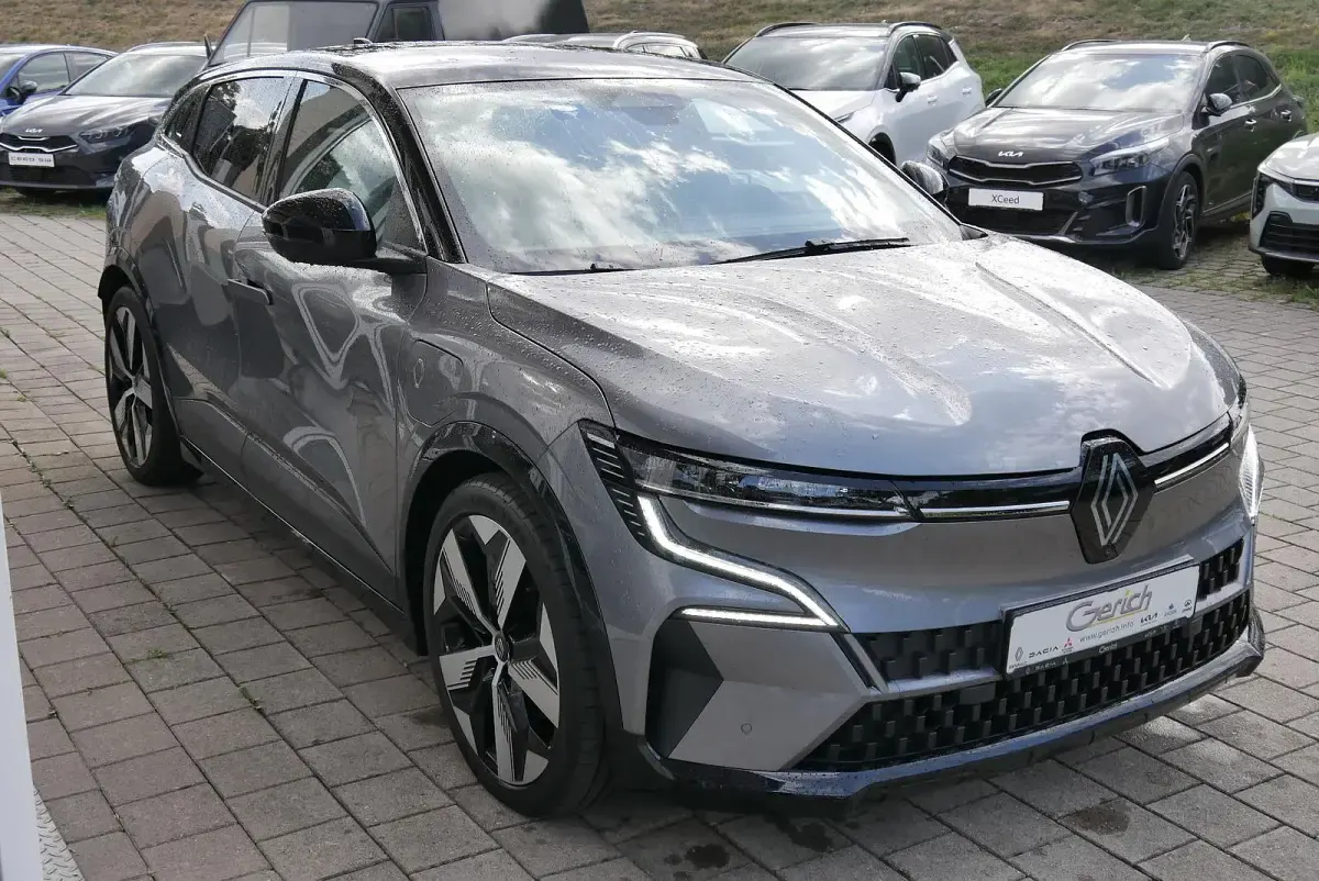 Gebraucht Renault Megane E-Tech 160 kW (218 PS) 2023 Dolomitgrau, dach in black pe Limousine