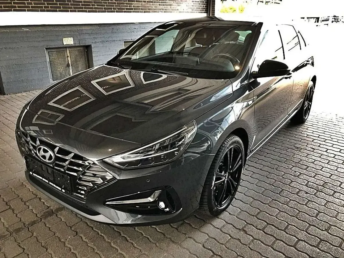 Gebraucht Hyundai i30 Advantage 160 PS (117 kW) 2024 Dark knight metallic Kleinwagen