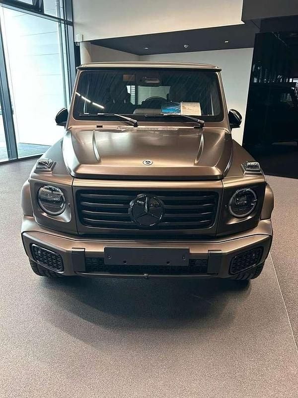 Braun Gebraucht 2025 Mercedes G450 AMG line SUV | 184.900 € (Teuer) - Bild 1/4