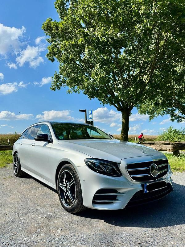 Gebraucht Mercedes E300 306 PS (225 kW) 2019 Silber Kombi