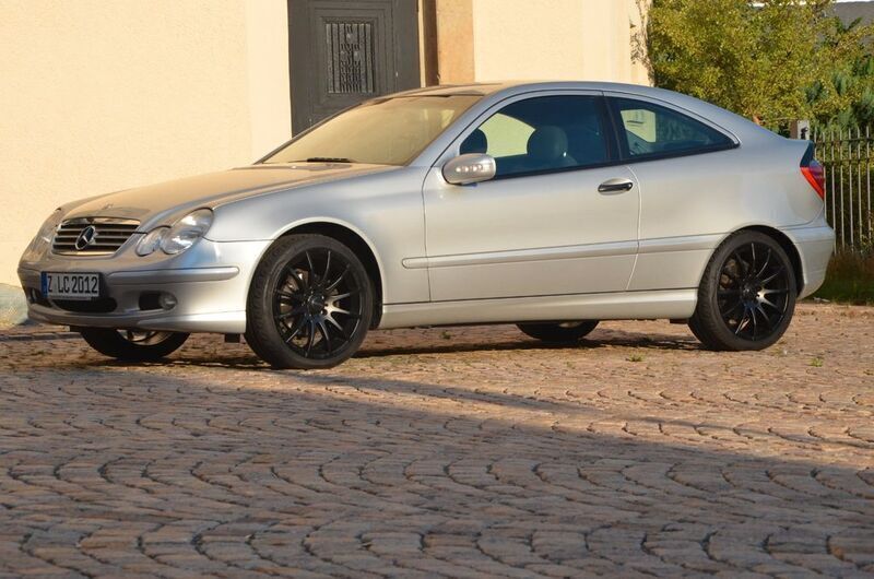 Silber metallic Gebraucht 2003 Mercedes C180 Coupé | 5.900 € - Bild 1/4