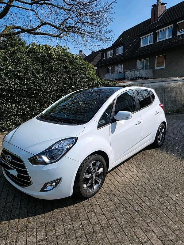 Gebraucht Hyundai ix20 125 PS (91 kW) 2019 Weiß Kleinwagen