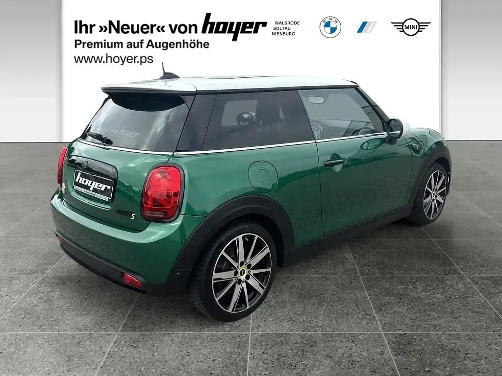 Gebraucht Mini Cooper SE Hatch 135 kW (184 PS) 2023 British racing green Kleinwagen