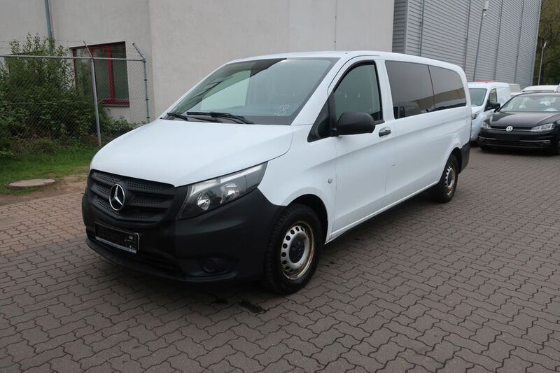 Weiß Gebraucht 2019 Mercedes Vito Van / Kleinbus | 18.900 € (Fairer Preis) - Bild 1/4