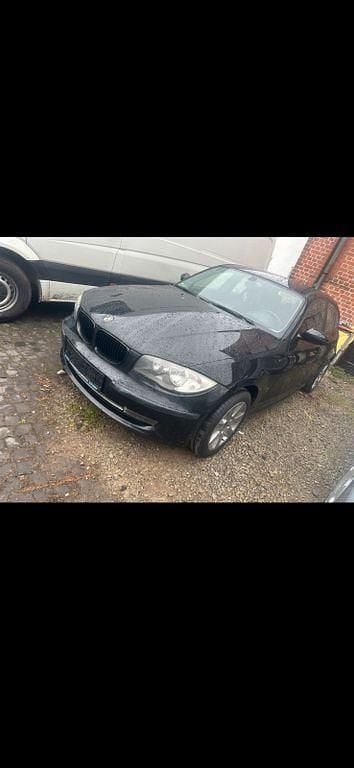 Gebraucht BMW 116 122 PS (89 kW) 2008 Schwarz Kleinwagen