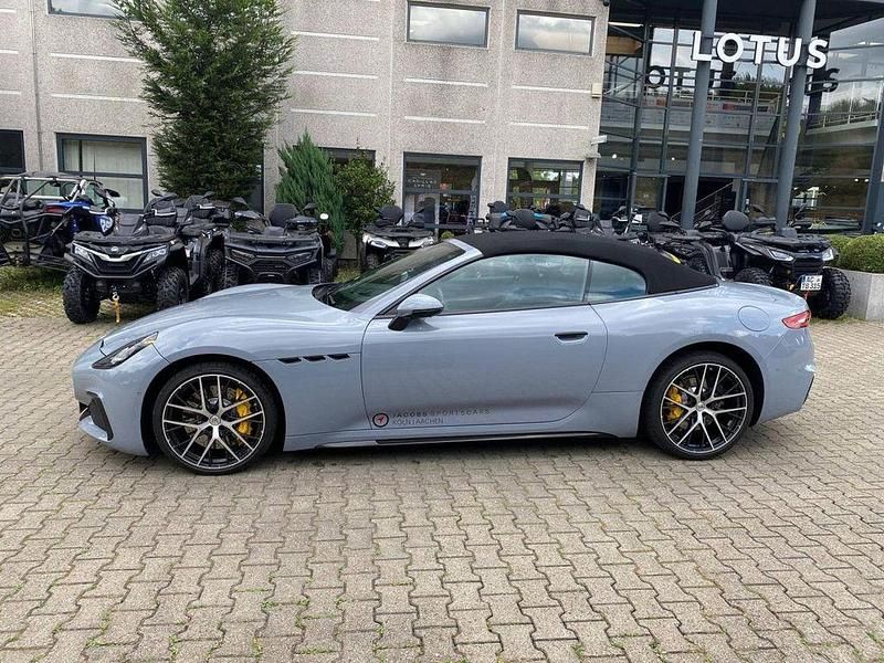 Gebraucht Maserati GranCabrio 549 PS (403 kW) 2024 Grau Cabrio