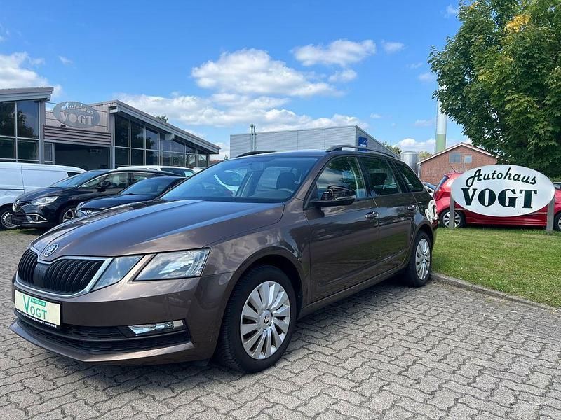 Braun Gebraucht 2018 Skoda Octavia Active Kombi | 9.890 € (Guter Preis) - Bild 1/4