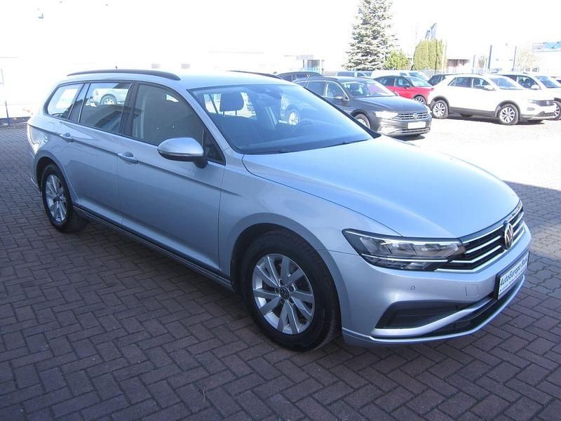 Gebraucht VW Passat 150 PS (110 kW) 2022 Silber Kombi