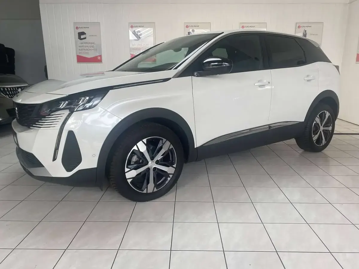 Gebraucht Peugeot 3008 Allure 131 PS (96 kW) 2023 Unbekannt SUV