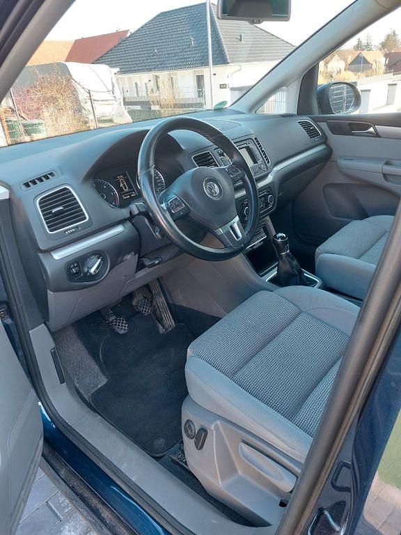 Gebraucht VW Sharan Comfortline 140 PS (102 kW) 2012 Blau Van / Kleinbus